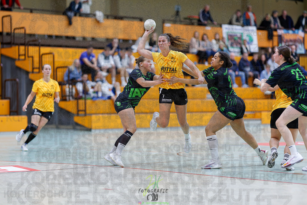 Frauen Oberliga Mitte (HHV); HSG Kleenheim/Langgöns II - HSG Eibelshausen/Ewersbach | Frauen Oberliga Mitte (HHV); HSG Kleenheim/Langgöns II - HSG Eibelshausen/Ewersbach am 01.11.2025 in Oberkleen (Weidig-Halle)Photo © 2025 - Jörg Heinrich - Realisiert mit Pictrs.com