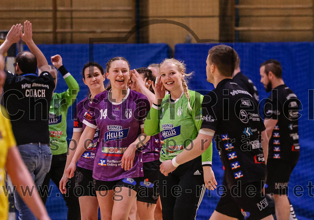 2025-02-15_135_SpVgg_Altenerding_gegen_MTV_Pfaffenhofen | Erding, Deutschland, 15.02.2025:Handball, Bezirksoberliga Frauen Altbayern 2024 / 2024, 14. Spieltag, SpVgg Altenerding gegen MTV Pfaffenhofen, Endergebnis: 27:23Sophie Lößl (SpVgg Altenerding, #14), Torfrau Hanna Obermair (SpVgg Altenerding, #1)Foto: Christian Riedel / fotografie-riedel.net