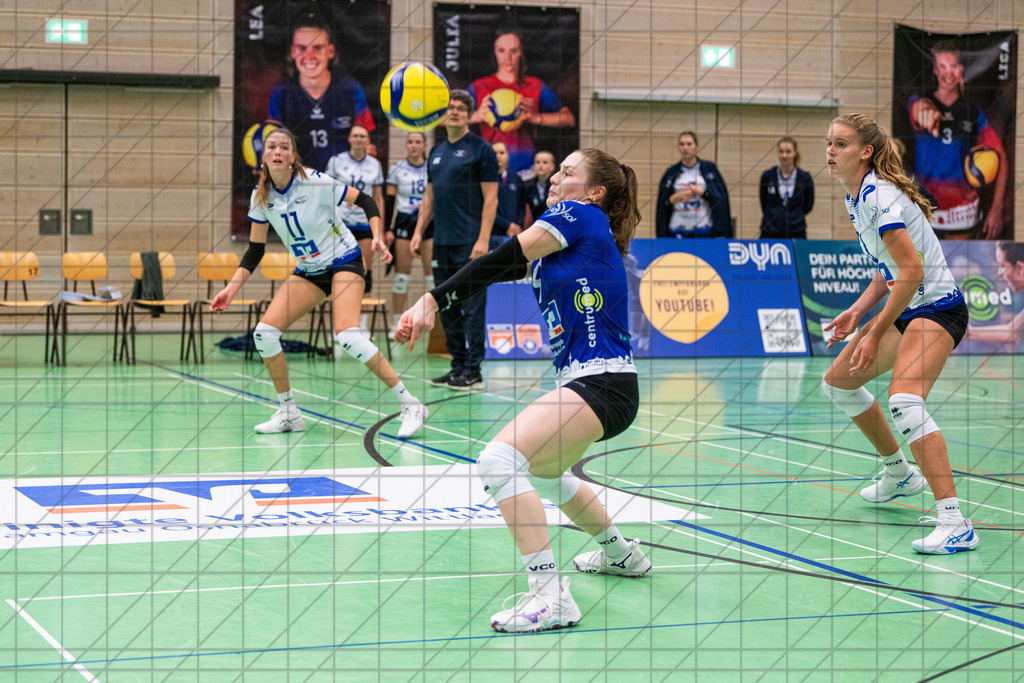 2. VBLF Nord 25/26 | Spiel 4017 | VC Osnabrück vs. Potsdam II | DELL Dina (VC Osnabrück e.V. #9) //  25.10.25: 2. VBLF Nord 25/26 | Spiel 4017 | VC Osnabrück vs. Potsdam II / Osnabrück / Deutschland  //   CREDIT:www.bullenfotos.de, Martin König, Hörner Weg 40, D-49078 Osnabrück, +4917663732967 // Nutzung und Weitergabe nur zu den vereinbarten Zwecken. Presseanfragen an Ersteller. Alle Rechte beim Ersteller. Honorierung nach MFM. - Realisiert mit Pictrs.com