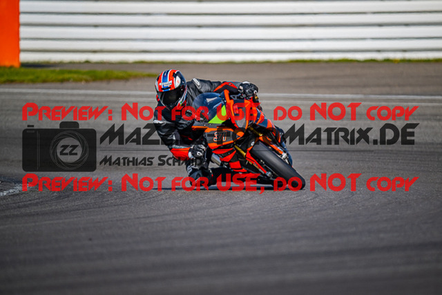 MaZZes_FotoMatrix_230410_6376 | WEISS