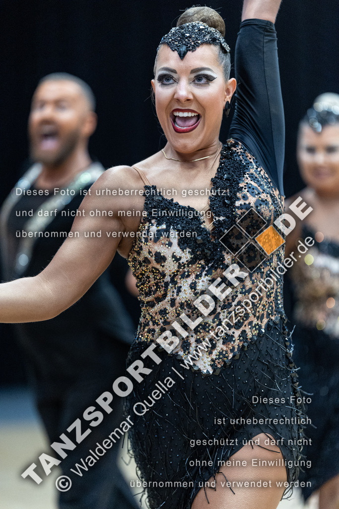 20240406-11789 | Hier finden Sie Tanz Bilder vom Latein und Standard Formationen tanzen. Sportbilder vom Tanzsport. Schöne Fotos und von Weltmeisterschaft, Europameisterschaft, Bundesliga, Regionalliga, Oberliga und Landesliga sowie von GOC Stuttgart, DanceComp, WM Bremen