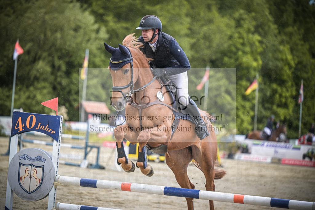 DOS_3719 | Entdecke hochwertige Reitturnierfotos von Foto Oger. Professionell, emotional und authentisch – jetzt Lieblingsmomente im Shop bestellen.Deutschlandweite Turnierfotografie. - Realisiert mit Pictrs.com