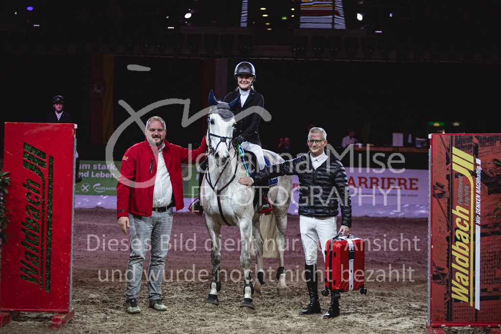 241102_Oldenburg_FinaleWaldbach-191 | Deine schönsten Turniermomente als professionelle Fotos! Entdecke hochwertige Pferdesport-Fotografie im Online-Shop. Jetzt Fotos finden & bestellen!