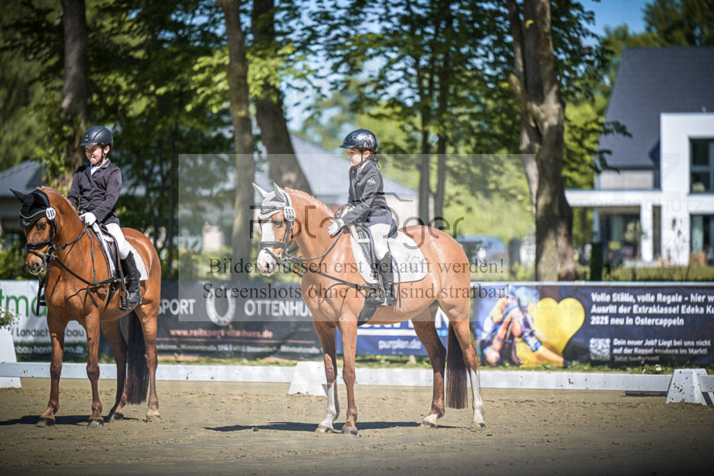 DOS_8067 | Entdecke hochwertige Reitturnierfotos von Foto Oger. Professionell, emotional und authentisch – jetzt Lieblingsmomente im Shop bestellen.Deutschlandweite Turnierfotografie. - Realisiert mit Pictrs.com