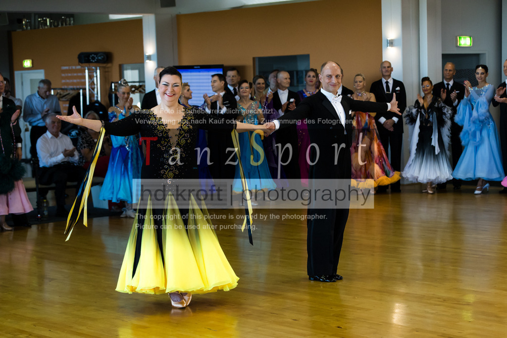 20250906_LM_By_Masters-III-S-Std_6221 | Tanzsportbilder, Standardtanz, Lateintanz, WDSF, DTV, LTVB, dancecomp, goc, hessen tanzt, blaues band der spree, walzer, tango, wiener walzer, slowfox, quickstepp, samba, rumba, cha-cha-cha, paso doble. jive, hd-kroft photography, turniertanzsport