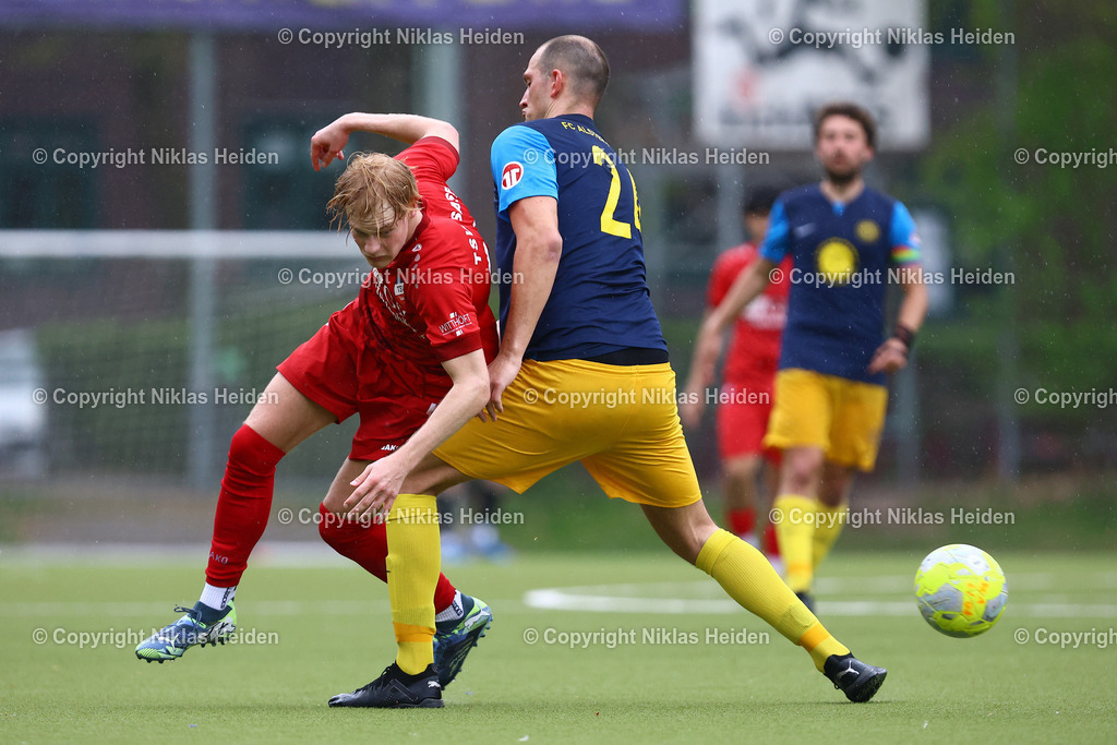 NH_FCAlsterbrüder_TSVSasel_OberligaHamburg_13042025 | #29 Tim Algner (FC Alsterbrüder), #12 Maurice Lüllemann (TSV Sasel)Fußball I Herren I Gamesright Oberliga Hamburg I Saison 2024-2025 I  31. Spieltag I FC Alsterbrüder - TSV Sasel I 13.04.2025 I Walter-Wächter-Platz