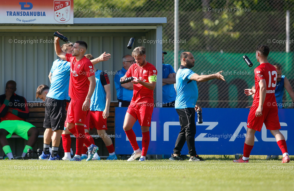 A_LUI_140625_000014 | SPORT FUSSBALL LL.OST 14.06.2025 ASKOE OEDT 1B -METALLBAU BLAUENSTEINER NAARN IM BILD :TRINKPAUSE  (OEDT1B) FOTO:FOTOLUI