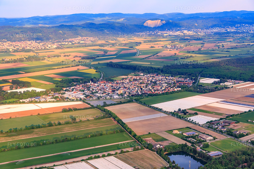 Luftbild: Ortsansicht von Westen im Ortsteil Hüttenfeld in Lampertheim im Bundesland Hessen in Deutschland. Foto: IMG_088297.jpg vom 09.05.2016 durch Werner Riehm/FLY-FOTO.de