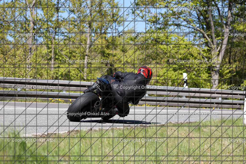 IMG_8305 | Fotograf am Kyffhäuser. Onkel Atze. Kyffhäuser Rennstrecke. Café36. Motorsportfotografie. - Realisiert mit Pictrs.com