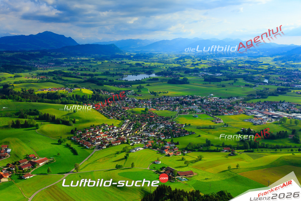 Die Luftaufnahme Bechen - Durach wurde vom UL-Flugzeug (keine Drohne) aus fotografiert.Hohe Druck- Auflösung-die Geschenkidee!