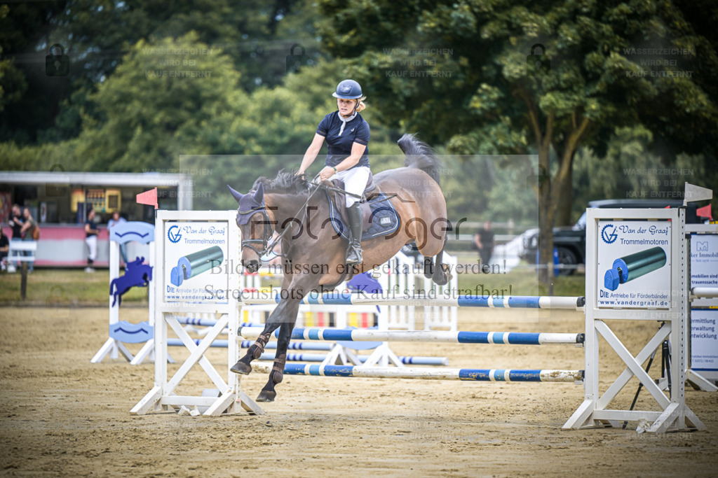DOS_6269 | Entdecke hochwertige Reitturnierfotos von Foto Oger. Professionell, emotional und authentisch – jetzt Lieblingsmomente im Shop bestellen. - Realisiert mit Pictrs.com
