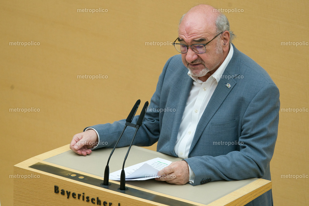 Peter Bauer (4) | Metropolico