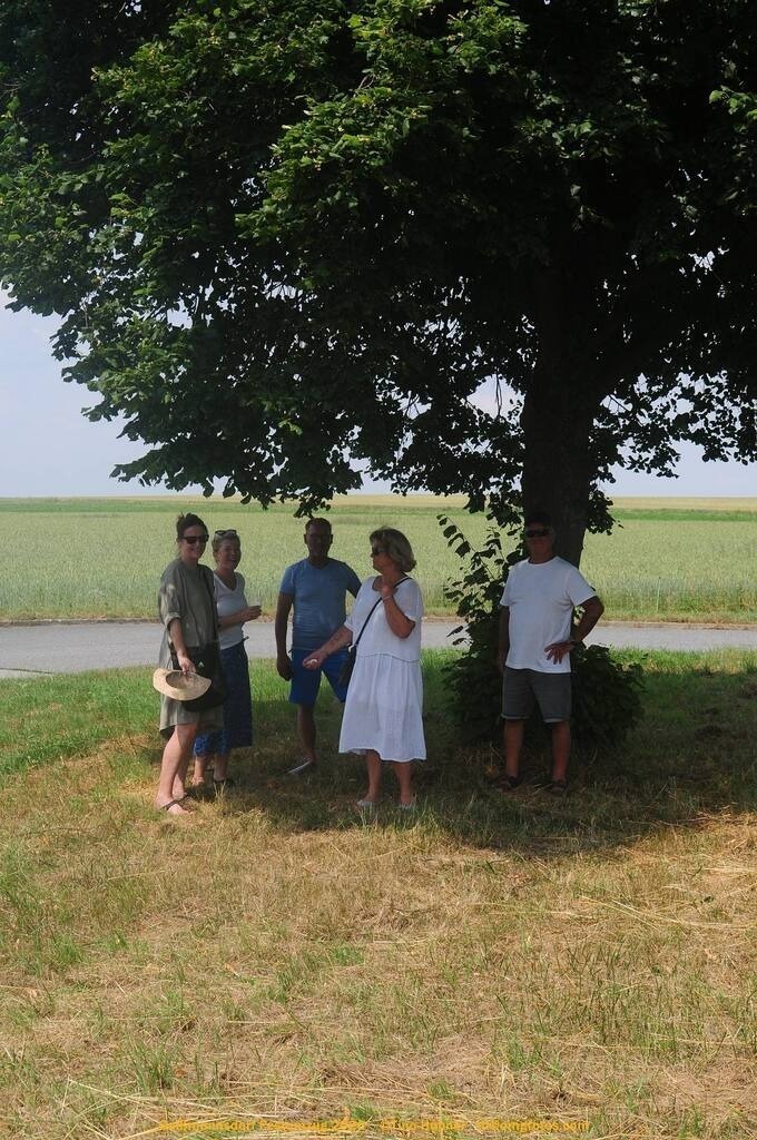 Geißmannsdorf-2026-Festumzug-060 | Festumzug in Geißmannsdorf bei Bischofswerda im Juni 2026. Fotografische Eindrücke und Momentaufnahmen vom Festumzug anläßlich des 800-jährigen Bestehens von Geißmannsdorf - mit Teilnehmern und Gästen, Strohpuppen und geschmückten Vorgärten und Grundstücken - Realisiert mit Pictrs.com