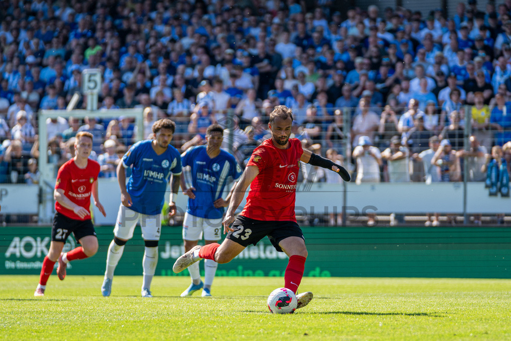 Stuttgarter Kickers vs. SG Sonnenhof Großaspach, Fussball, WFV-Pokal, Finale, 23.05.2026 | Fabian Eisele (SG Sonnenhof Großaspach, #23) tritt zum Elfmeter an und verwandelt ihn zum 0:2,Stuttgarter Kickers vs. SG Sonnenhof Großaspach, Fussball, WFV-Pokal, Finale, 23.05.2026