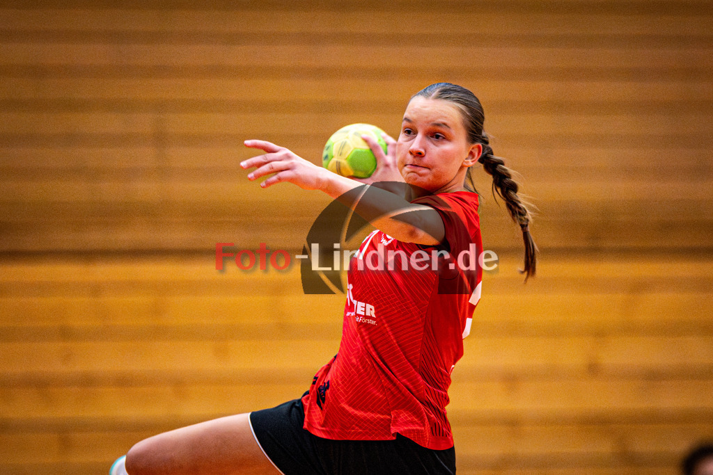 TSV Weiheim gegen SC Weßling | Habdball Bezirksoberliga Frauen 2025/26, TSV Weiheim gegen SC Weßling, 20251025,Torwurf Romana FEIERABEND (TSV Weilheim 21),2025-10-25 in Weilheim (Jahnhalle)Romana FEIERABEND (TSV Weilheim 21)Copyright: WolfgangxLindner