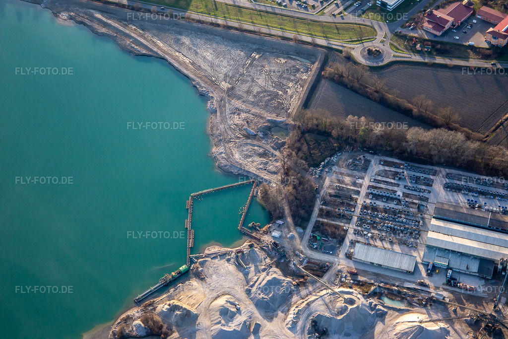 Luftbild: Werksgelände der 3A Beton GmbH am Baggersee in Hagenbach im Bundesland Rheinland-Pfalz in Deutschland. Foto: IMG_136045.jpg vom 21.02.2023 durch Werner Riehm/FLY-FOTO.de