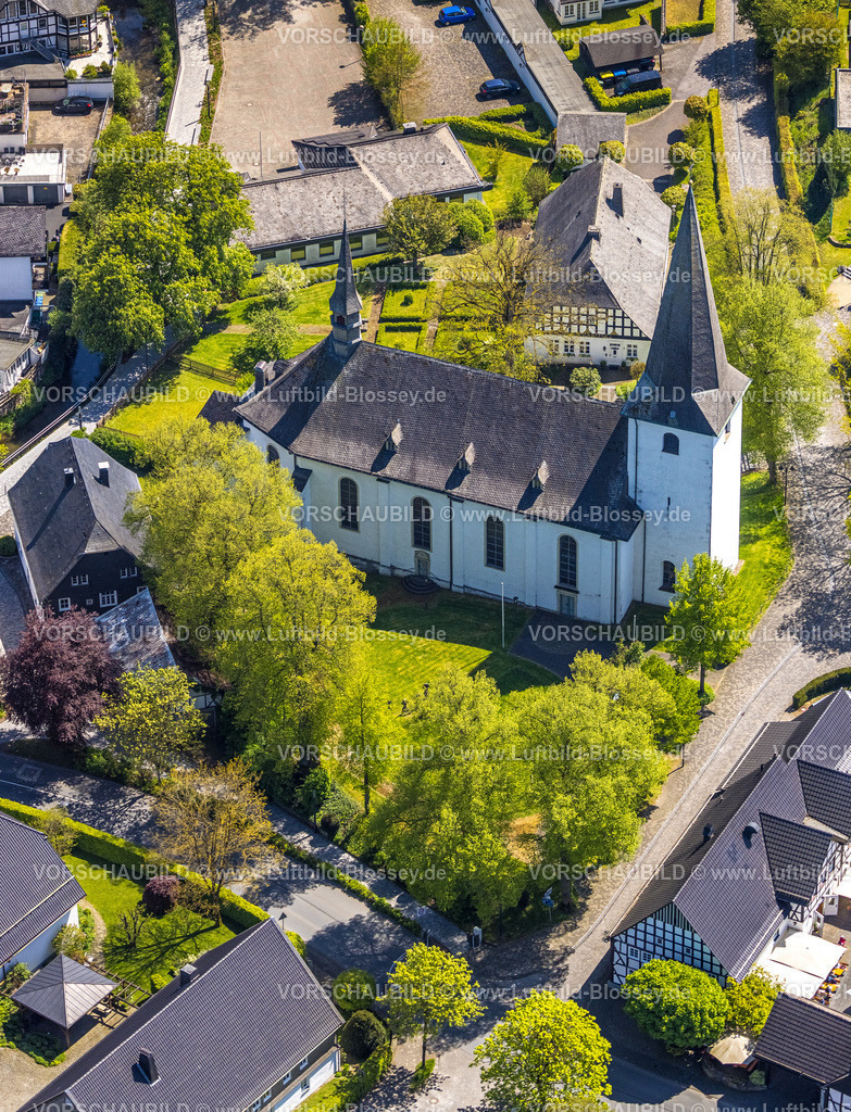 Eslohe230505749 | Luftbild, Kath. Kirche St. Peter und Paul, Restaurant Jägerhof, Eslohe, Sauerland, Nordrhein-Westfalen, Deutschland