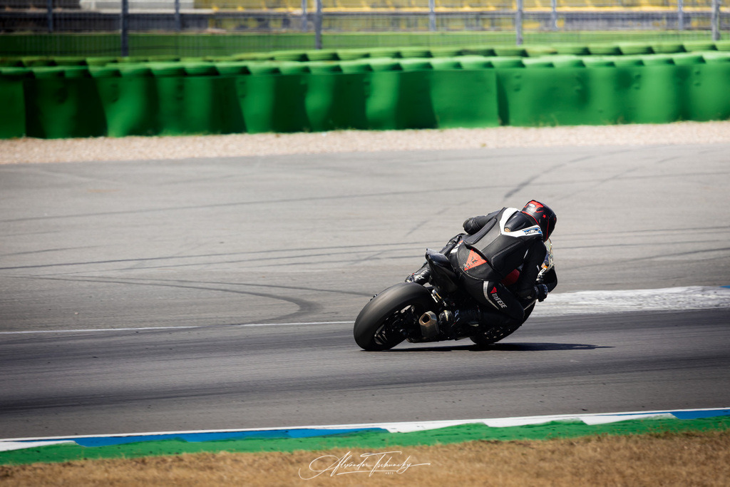Ducati Trackday Hockenheimring 2026 | Entdecken Sie die faszinierende Welt von Alexander Tschuncky Arts: Kreative Fotografie, atemberaubende Automobilkunst und hochwertiger Bilderdruck. Lassen Sie sich inspirieren! - Realisiert mit Pictrs.com