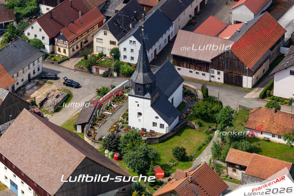 Die Luftbildaufnahme Geutenreuth - Weismain wurde 2018 mittels Flugzeug (keine Drohne) erstellt. Perfekte Schärfe und Druck- Auflösung- Garantiert!