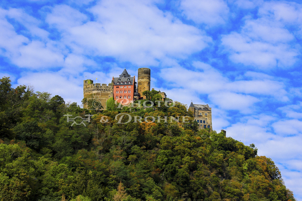 Schönburg-1280 | Die Schönburg erhebt sich auf einem Bergrücken oberhalb von Oberwesel am Rhein. - Realisiert mit Pictrs.com