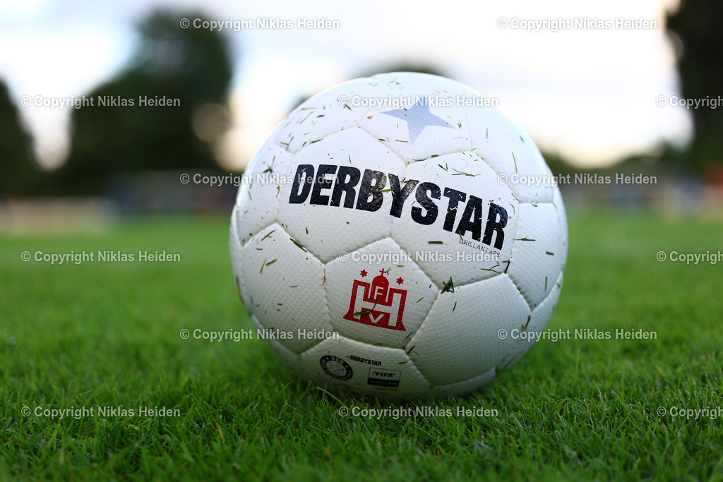 NH_TuSDassendorf_SVCurslackNeuengamme_OberligaHamburg_01082025 | Der offizielle Spielball der Gamesright Oberliga Hamburg.Fußball I Herren I Gamesright Oberliga Hamburg I Saison 2025-2026  I 2. Spieltag I TuS Dassendorf - SV Curslack-Neuengamme I 01.08.2025 I Sportplatz Wendelweg
