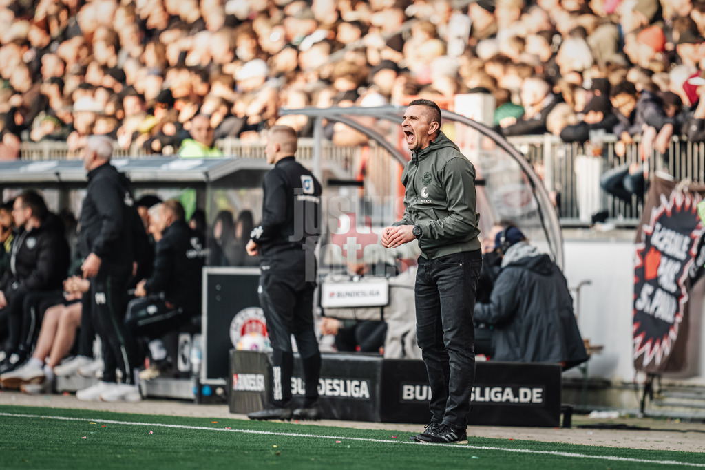 Fußball | Männer | Saison 2023/2024 | 2. Fußball-Bundesliga | 31. Spieltag | FC St. Pauli vs. FC Hansa Rostock | 26.04.2024 | Trainer Mersad Selimbegovic (FC Hansa Rostock)