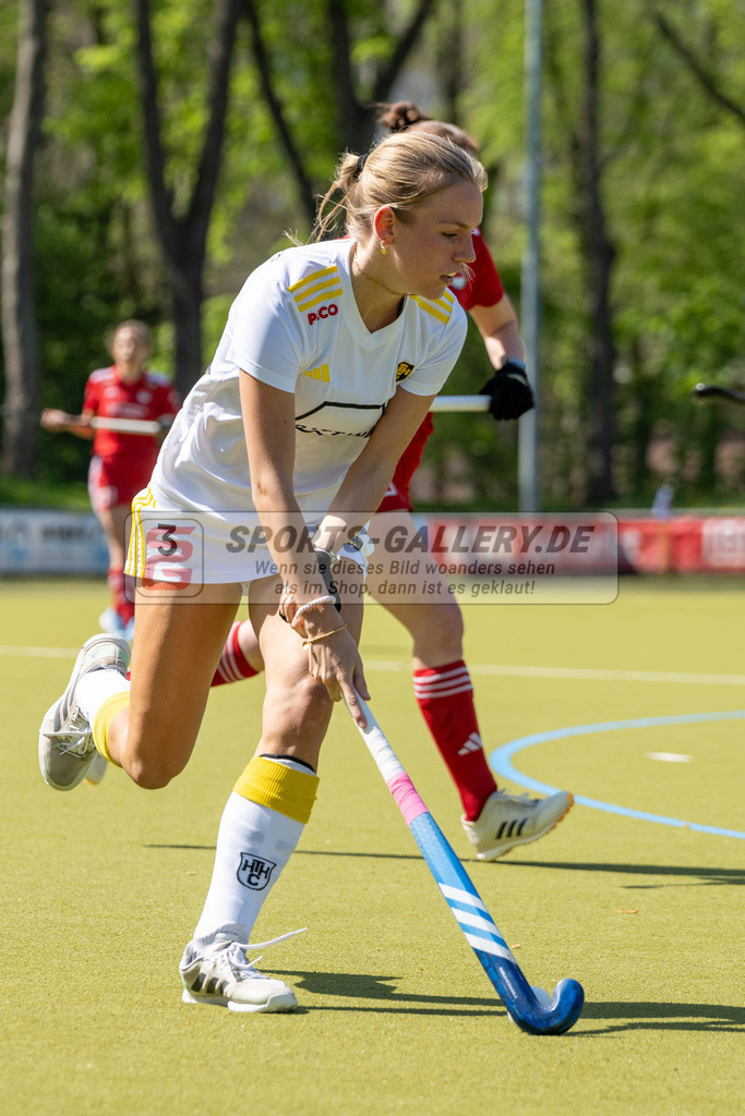 SFE_20250412_0099 | Köln, Deutschland, 12.04.2025:  Hockey 1. Bundesliga Damen Rot-Weiss Köln - Harvestehuder THC im KTHC Stadion Rot-Weiss Köln Tennis and Hockey Club am 12.04.2025 in Köln, Deutschland. (Foto von Stephan Fehrmann)Köln, Germany, 12.04.2025: Hockey 1. Bundesliga Damen Rot-Weiss Köln - Harvestehuder THC in KTHC Stadion Rot-Weiss Köln Tennis and Hockey Club at 12.04.2025 in Köln, Deutschland. (Foto from Stephan Fehrmann)