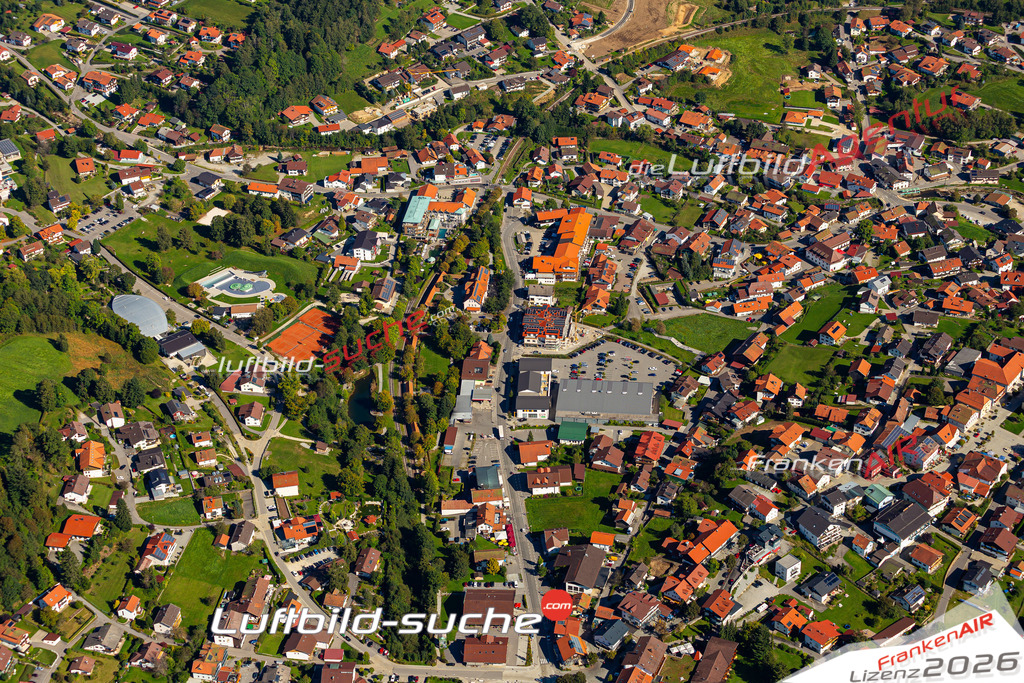 Das Luftbild der Stadt Bodenmais wurde 2021 vom Flugzeug heraus erstellt (keine Drohne) Aufnahmehöhe ca.450 Meter- hohe Bildauflösung und Druck-Qualität garantiert!