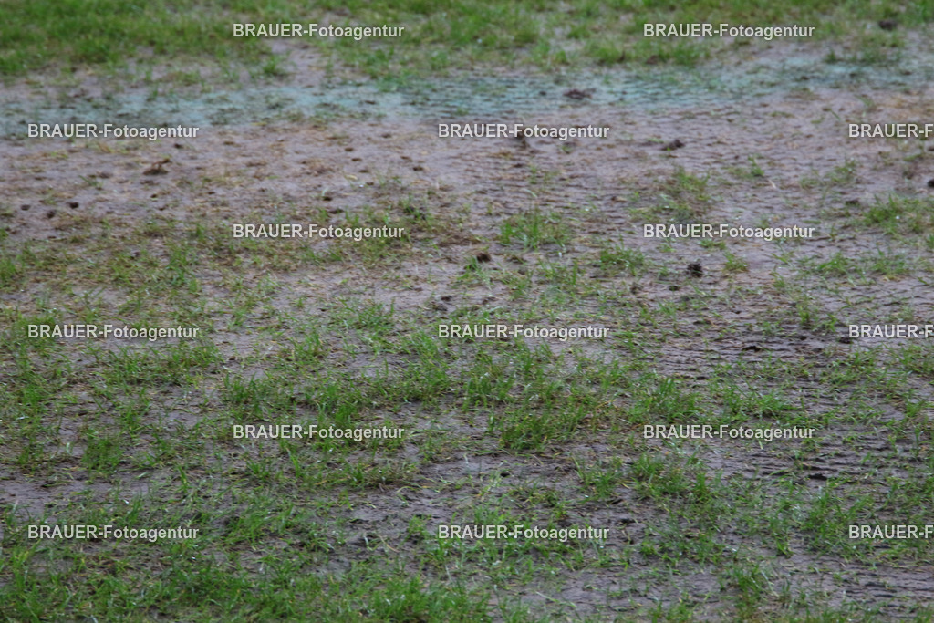 15.11.2025 KFC Uerdingen - SPVG Schonnebeck | Krefeld, Deutschland, 15.11.2025: Der Rasen in der Krefelder Grotenburg           (KFC Uerdingen) vor dem Oberliga Niederrhein Spiel zwischen KFC Uerdingen  - Spvg Essen Schonnebeck am 15.11. 2025 im Krefelder Grotenburg - Stadion in Krefeld, Deutschland. (Foto Ralph Görtz / Brauer-Fotoagentur)