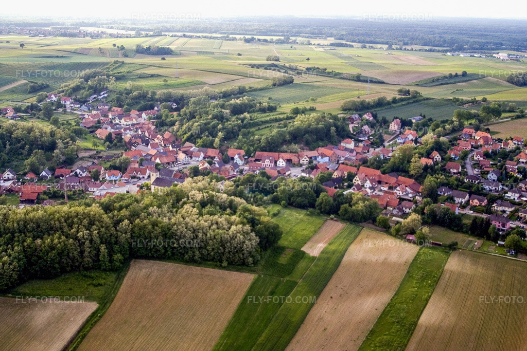 Aerial view: View of the town in Winzenbach in the state Bas-Rhin, France.Photo: IMG_2400.jpg taken on 06/04/2006 by Werner Riehm/FLY-FOTO.comResolution of the original: 3456 x 2304 px