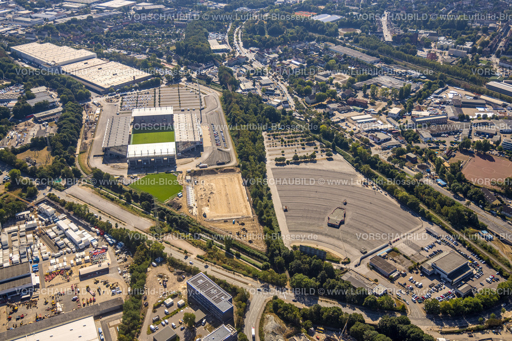 Essen220806787 | Luftbild, Stadion an der Hafenstraße, Fußballstadion Rot-Weiss Essen, Baustelle mit Trainingsplatz Umbau, Bergeborbeck, Essen, Ruhrgebiet, Nordrhein-Westfalen, Deutschland