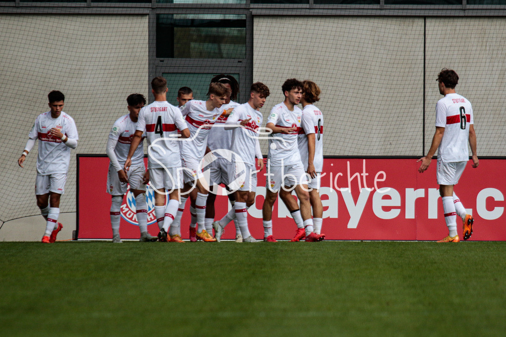 FC Bayern Muenchen U19 - VfB Stuttgart U19 | Tor fuer Stuttgart - Jubel nach dem Treffer zum 0-1 durch Laurin ULRICH (VfB #10)
