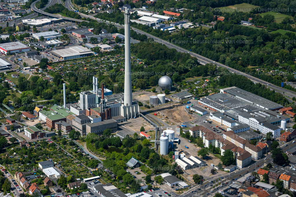 4035639 | BRAUNSCHWEIG 31.07.2020 GuD Kraftwerk mit Gas- und Dampfturbinenanlagen HKW Mitte in Braunschweig im Bundesland Niedersachsen, Deutschland. // Power plant with gas and steam turbine systems HKW Mitte in Brunswick in the state Lower Saxony, Germany. Foto: Gerhard Launer
