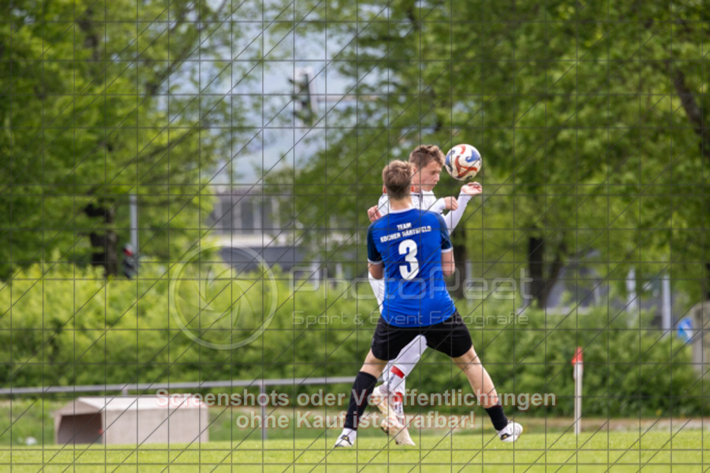 20250426_163656_0366 | #, SGM 1.FC Donzdorf/Reichenbach (weiß) vs. SGM FV 08 Unterkochen (blau), Fussball, A-Junioren Regionenstaffel Mitte 3 - WfV, Saison 2024/2025, Rasenplatz, Lautertal Stadion, Süßener Straße 16, 73072 Donzdorf, 26.04.2025 - 16:00 Uhr,Foto: PhotoPeet-Sportfotografie/Peter Harich