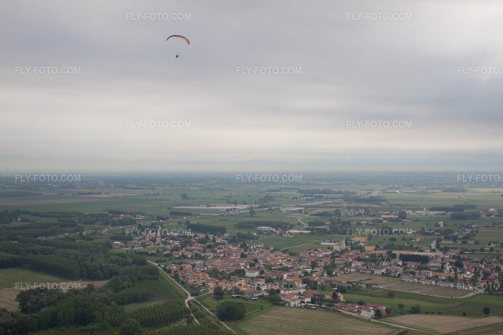 Aerial view: View of the town in Ronchis in the state Udine, Italy.Photo: IMG_50229.jpg taken on 06/07/2012 by Werner Riehm/FLY-FOTO.comResolution of the original: 4752 x 3168 px
