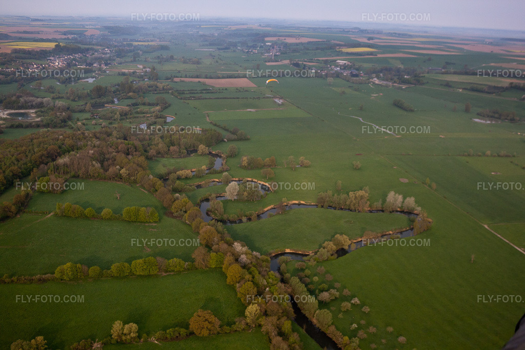 Aerial view: Oise in Marly-Gomont in the state Aisne, France.Photo: IMG_39968.jpg taken on 04/17/2011 by Werner Riehm/FLY-FOTO.comResolution of the original: 4752 x 3168 px