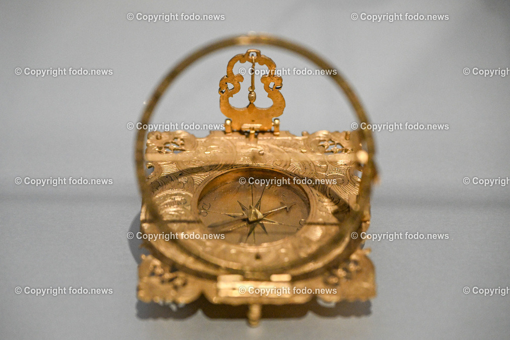 Communale Ooe_ Kosmos Neue Welten_ Peuerbach_ 30.05.2023-29 | 30.05.2023, Peuerbach, AUT, Communale Ooe, Kosmos Neue Welten, im Bild Taschensonnenuhr, Ausstellung