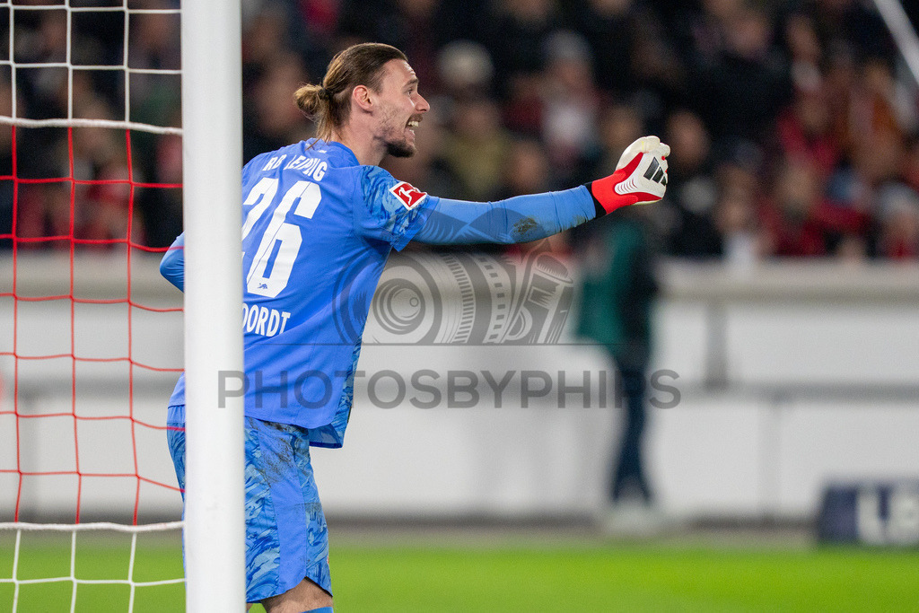 VfB Stuttgart vs. RB Leipzig, Fussball, 1. Bundesliga, 26. Spieltag, 15.03.2026 | Maarten Vandervoort (RB Leipzig, #26),VfB Stuttgart vs. RB Leipzig, Fussball, 1. Bundesliga, 26. Spieltag, 15.03.2026Foto: photosbyphips/Philip Ziegler