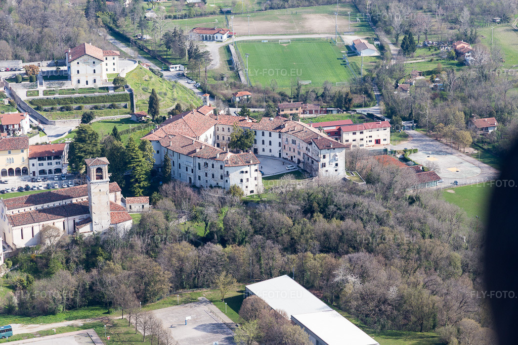 Vue aérienne: Vue de la ville à Fattoria Martina dans le département Frioul-Vénétie Julienne, Italie. Photo: IMG_105769.jpg prise le 08/04/2018 par Werner Riehm/FLY-FOTO.eu – Résolution de l'original: 5472 x 3648 px
