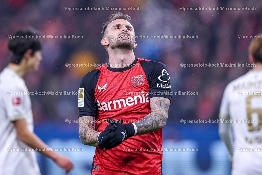 Lev14012501031 | 14.01.2025, Fußball, Bayer 04 Leverkusen - 1. FSV Mainz 05, 1. Fußball Bundesliga, 17. Spieltag, BayArena, Saison 2024 2025: Aleix García (Bayer04 Leverkusen #24) ärgert sichDFB regulations prohibit any use of photographs as image sequences and or quasi-video.