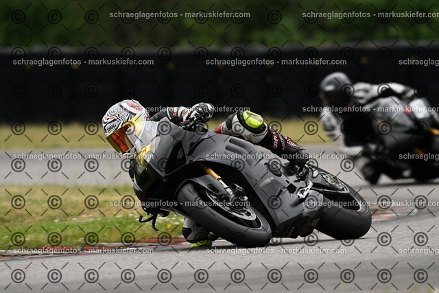 25bt02-1590 | markuskiefer.com - Realisiert mit Pictrs.com
