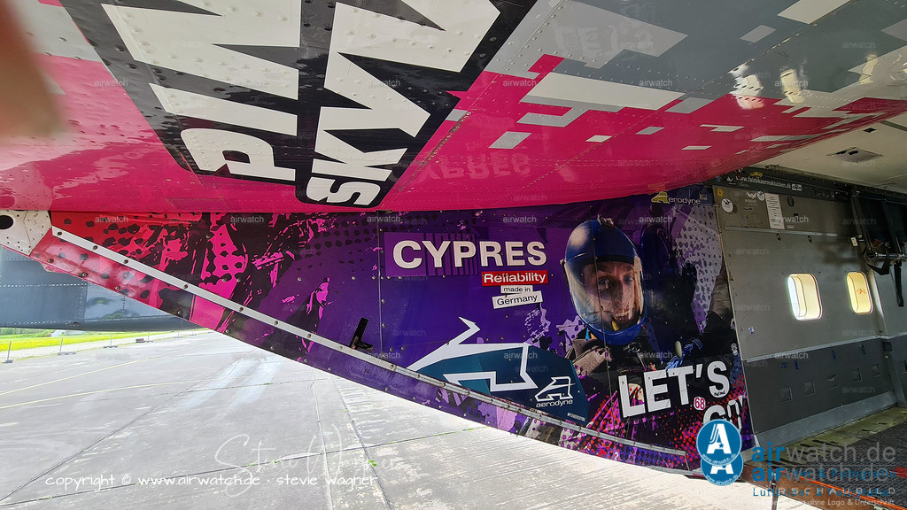 Flying Shoebox - Short S.C.7 Skyvan auf dem Flugplatz Husum-Schwesing | The Short SC.7 Skyvan, also known as the "Flying Shoebox," is a British 19-seat twin-turboprop aircraft first flown on January 17, 1963. It was manufactured by Short Brothers of Belfast, Northern Ireland, and features a rugged design with short takeoff and landing (STOL) capabilities. Initially developed in response to a request from F.G. Miles Ltd. for a variant of the Hurel-Dubois Miles HDM.106 Caravan design, the Skyvan was produced from 1960 to 1986, with just over 150 aircraft manufactured. Today, the remaining examples are primarily used for short-haul freight and skydiving operations.