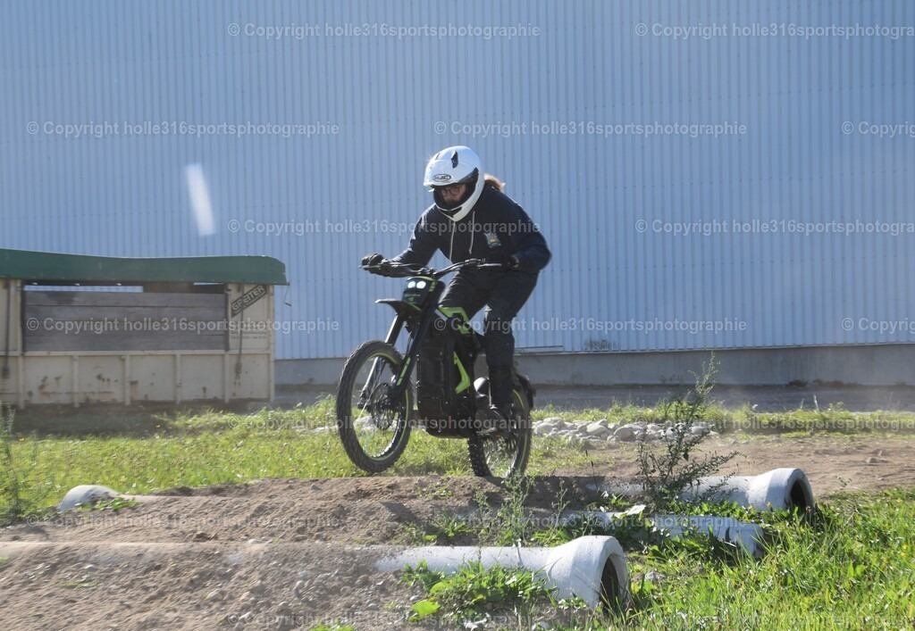 DSC_0016 | Sportfotografie , Motorsport, Motoross, Reitsport, Mointainbike, Enduro,
Landschaft , Outdoor, Eventfotografie, Landschaft, Bilder online bestellen - Realisiert mit Pictrs.com