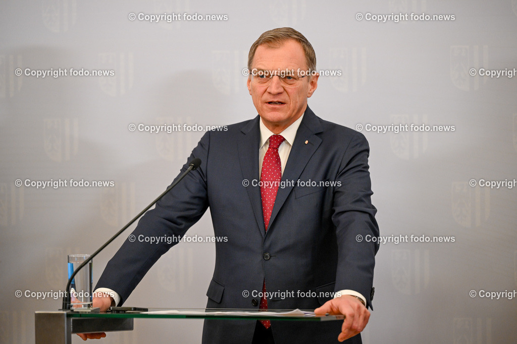 Pressekonfernz Land Ooe_ Einigung zur Westspange Steyr_ 26.01.2024-13 | 26.01.2024, Linz, AUT, Pressekonferenz Land Ooe, Einigung zur Westspange Steyr - Praesentation der verkehrlichen Wirkungsanalyse im Bild LH Thomas Stelzer (VP, Landeshauptmann Ooe)
