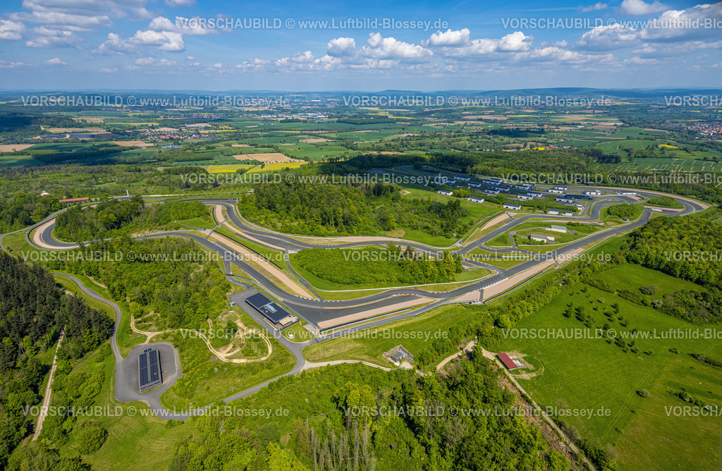 BadDriburg240504541RennstreckeBilsterBerg | Luftbild, Bilster Berg Rennstrecke, Teststrecke und Präsentationsstrecke, parkähnlich angelegtes Gelände mit Fahrerlager und Offroad-Parcours, Pömbsen, Bad Driburg, Ostwestfalen, Nordrhein-Westfalen, Deutschland