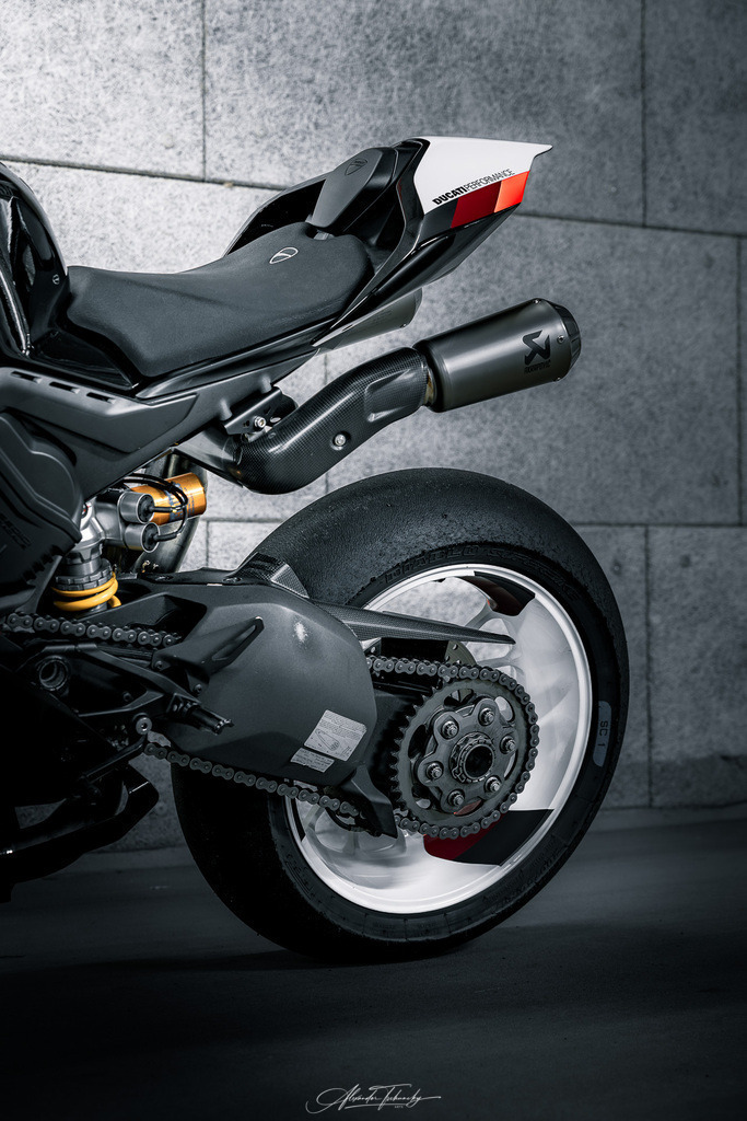Ducati Panigale V4S | Entdecken Sie die faszinierende Welt von Alexander Tschuncky Arts: Kreative Fotografie, atemberaubende Automobilkunst und hochwertiger Bilderdruck. Lassen Sie sich inspirieren! - Realisiert mit Pictrs.com