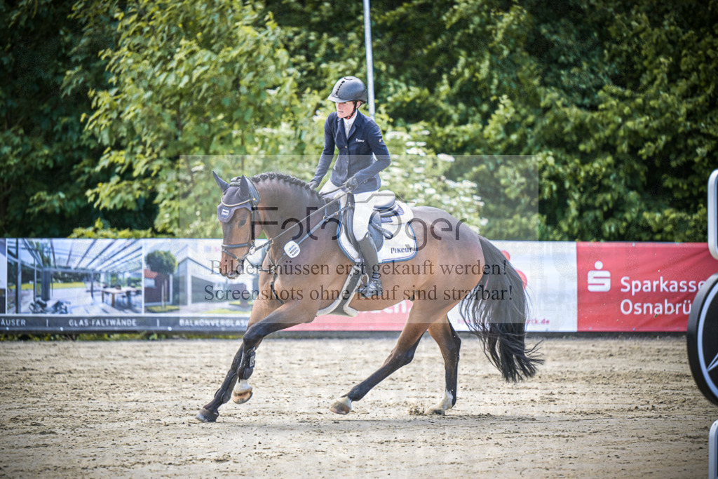 DOS_4013 | Entdecke hochwertige Reitturnierfotos von Foto Oger. Professionell, emotional und authentisch – jetzt Lieblingsmomente im Shop bestellen.Deutschlandweite Turnierfotografie. - Realisiert mit Pictrs.com