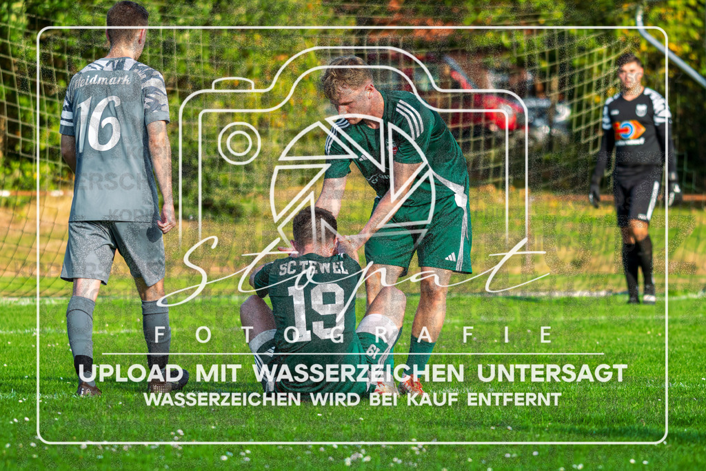 261004-HMKSCT-0015 | v.l. Wesley Weitz (SC Tewel #19), Jonas Von Elling (SC Tewel #5);Kreisliga Herren HK - Heidmark vs. SC Tewel am 04.10.26 in Heidmarkstadion, Bad Fallingbostel - Realisiert mit Pictrs.com