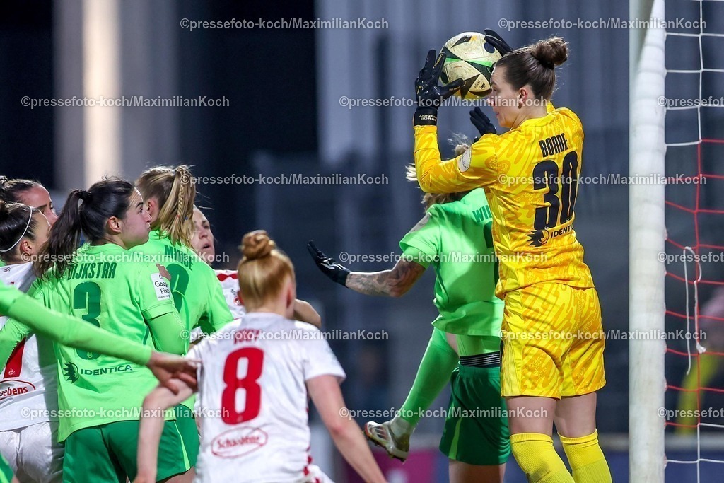 Koe07022501037 | 07.02.2025, Frauen Fußball, 1. FC Köln - VfL Wolfsburg, 1. Fußball Bundesliga, Franz-Kremer-Stadion, Saison 2024 2025: Torwart Anneke Borbe (VfL Wolfsburg #30) verteidigt das TorDFB regulations prohibit any use of photographs as image sequences and or quasi-video.