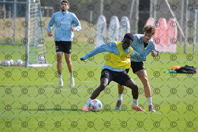 RGE_6092b | Hertha BSC, 2.Bundesliga, Herren, Saison 2025/26, Training, im Bild von li. Boris Lum ( Hertha BSC ), Maurice Krattenmacher ( Hertha BSC ),  Fotograf:   Ralf Gebhardt - Realisiert mit Pictrs.com